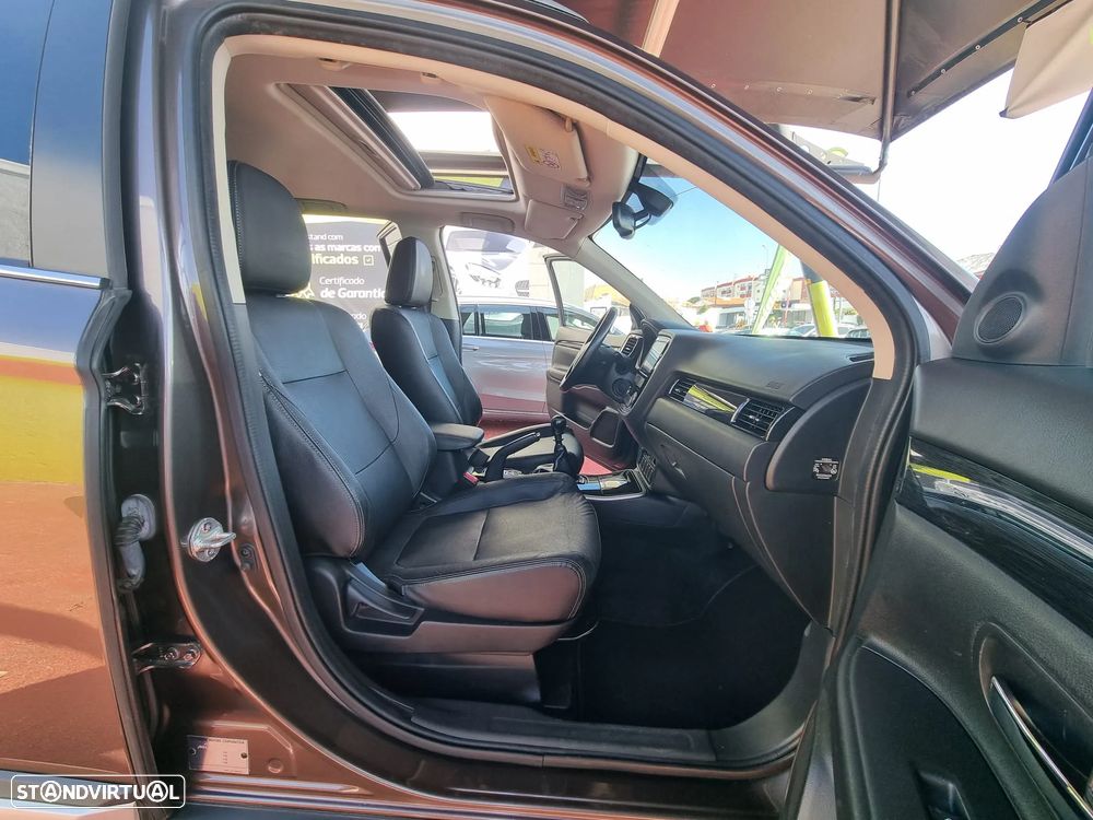 Mitsubishi Outlander 2.2 DI-D Intense - 28