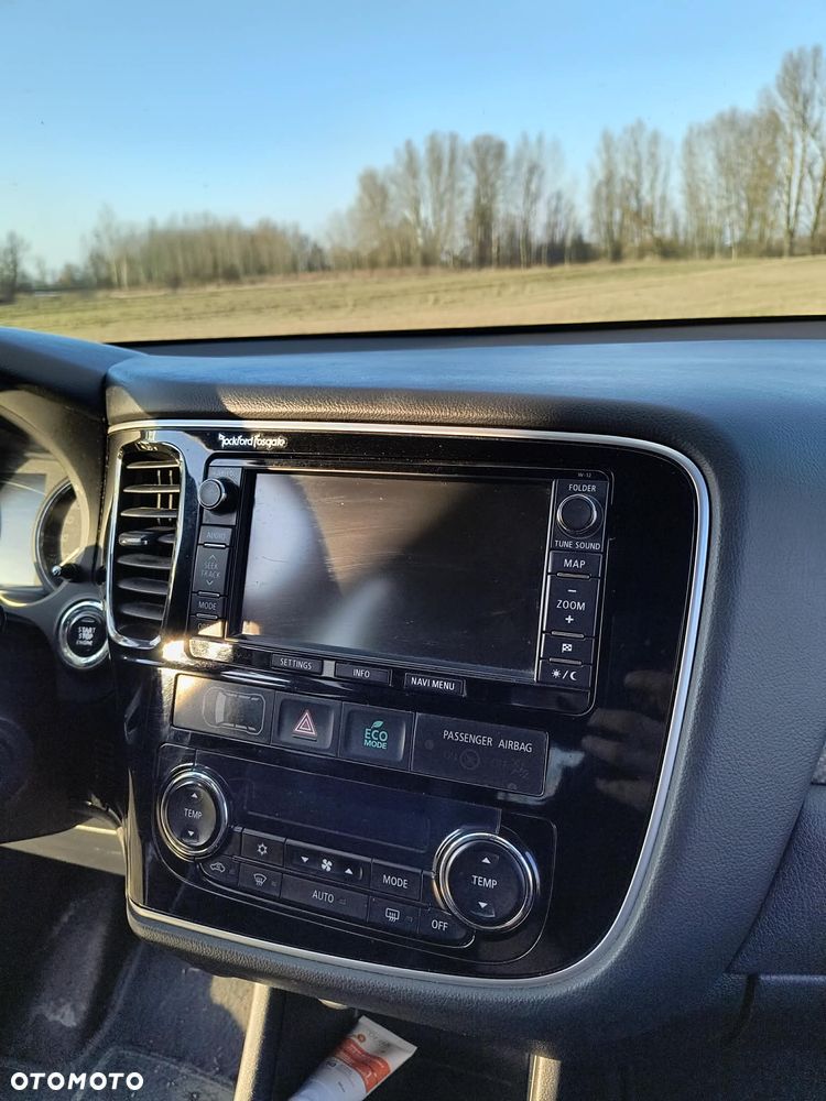 Mitsubishi Outlander 2.2 DID Instyle Navi 4WD - 26