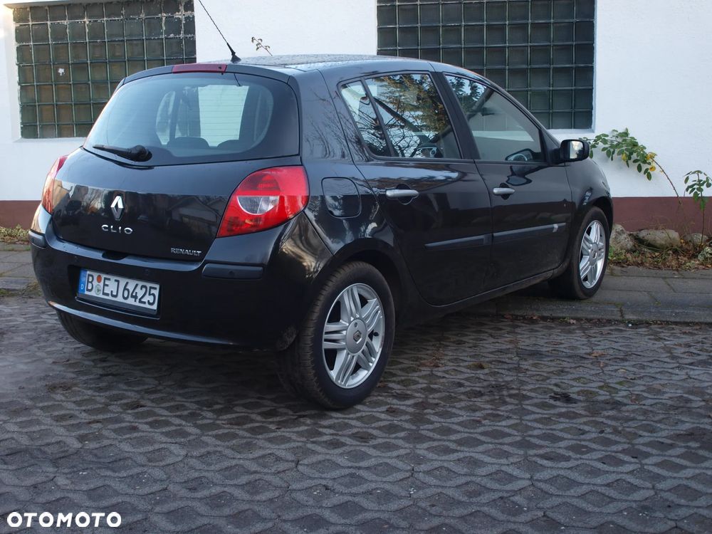 Renault Clio - 26