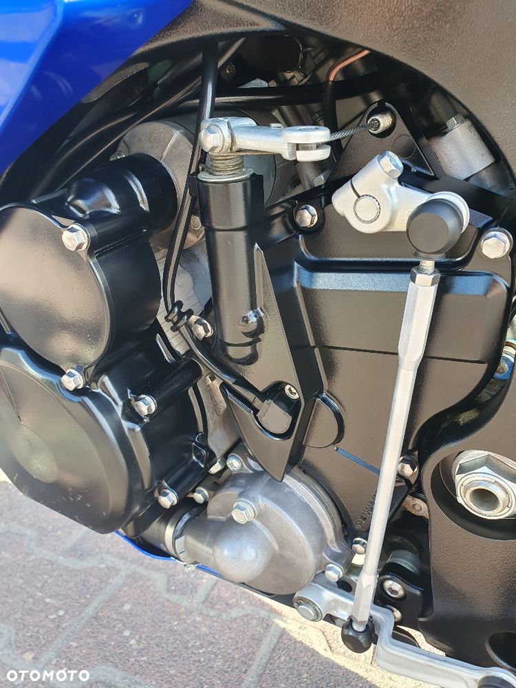 Suzuki GSX-R - 16