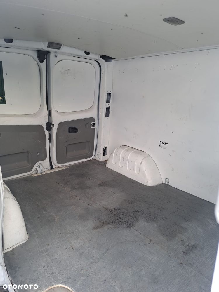 Nissan Primaster - 18