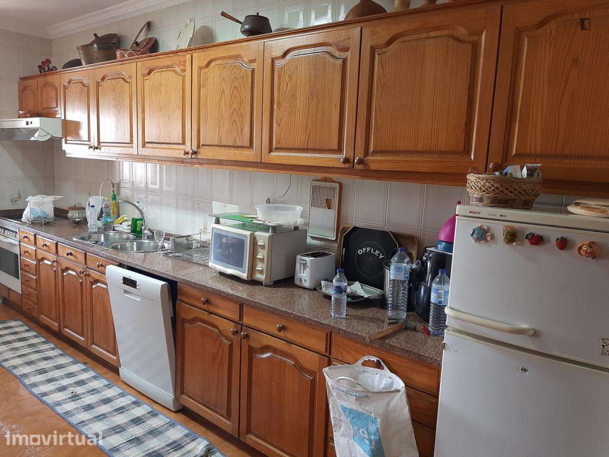 Quarto - localizado em Rio Tinto Porto - Grande imagem: 2/18