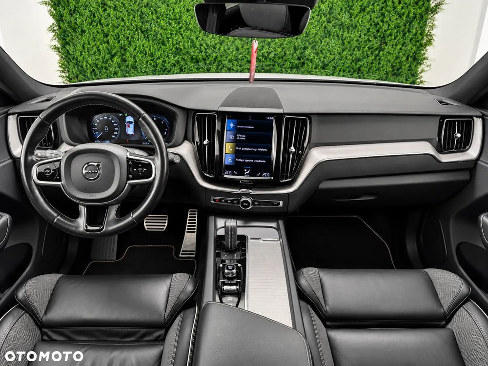 Volvo XC 60 B4 D AWD R-Design - 9