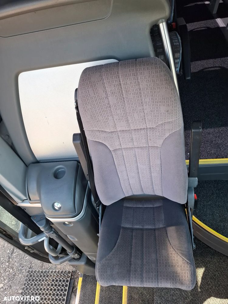 MAN LIONS COACH - 16