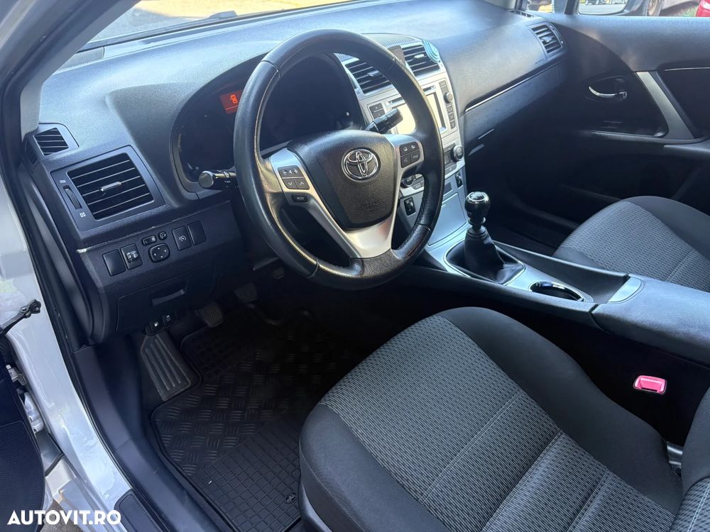 Toyota Avensis 2.0 D-4D - 13