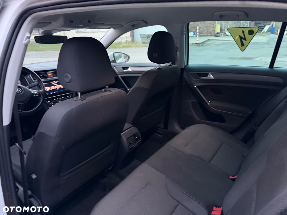 Volkswagen Golf e-Golf - 22