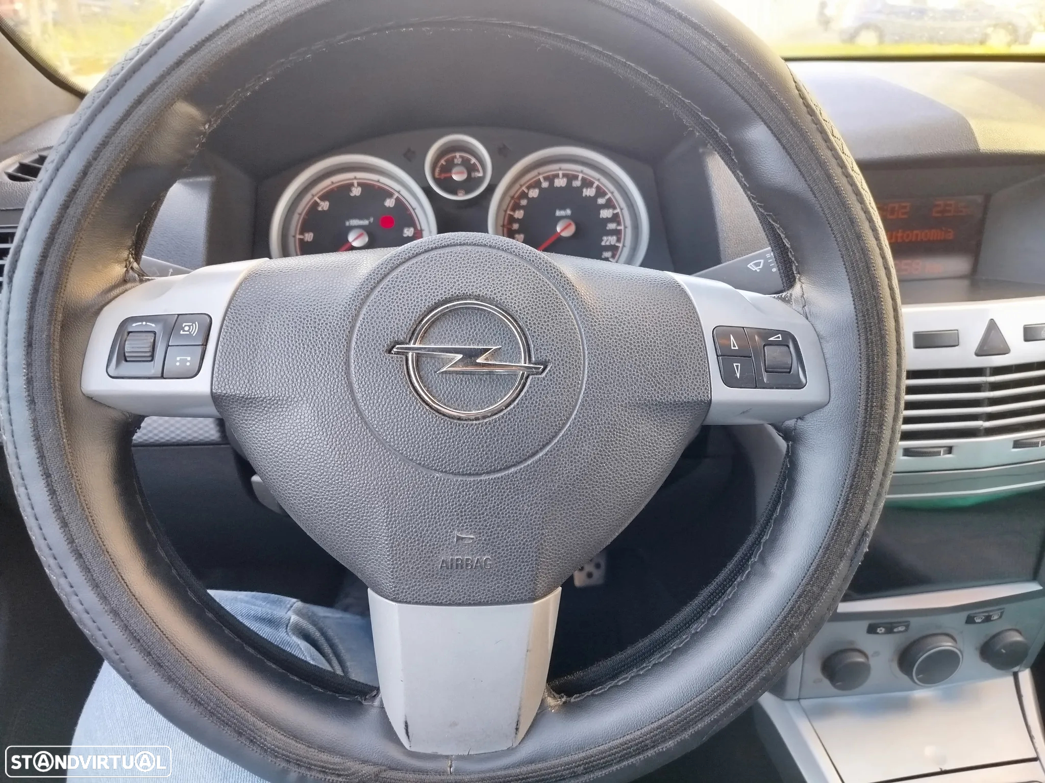 Opel Astra GTC 1.3 CDTi - 10