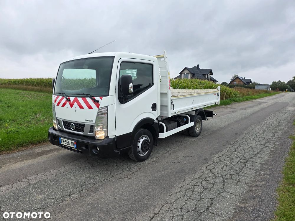 Nissan NT400