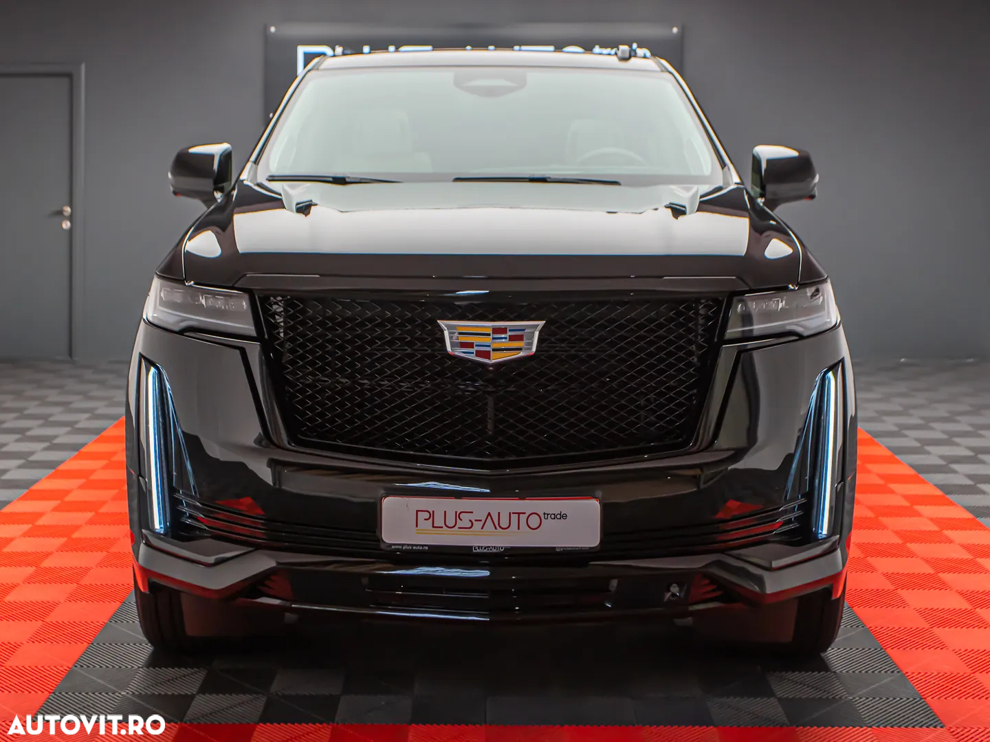 Cadillac Escalade - 4