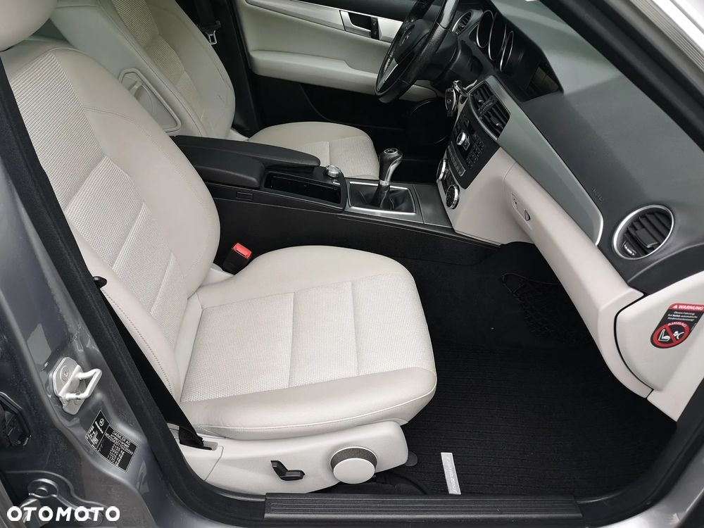 Mercedes-Benz Klasa C 200 CDI BlueEff Avantgarde - 35