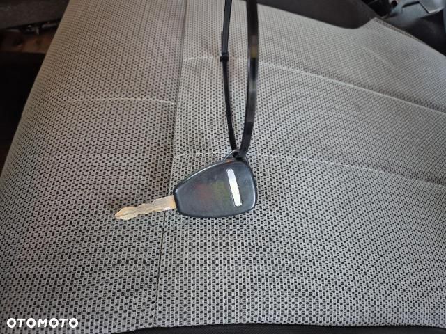 Dodge Nitro 2.8 CRD DPF SE - 12