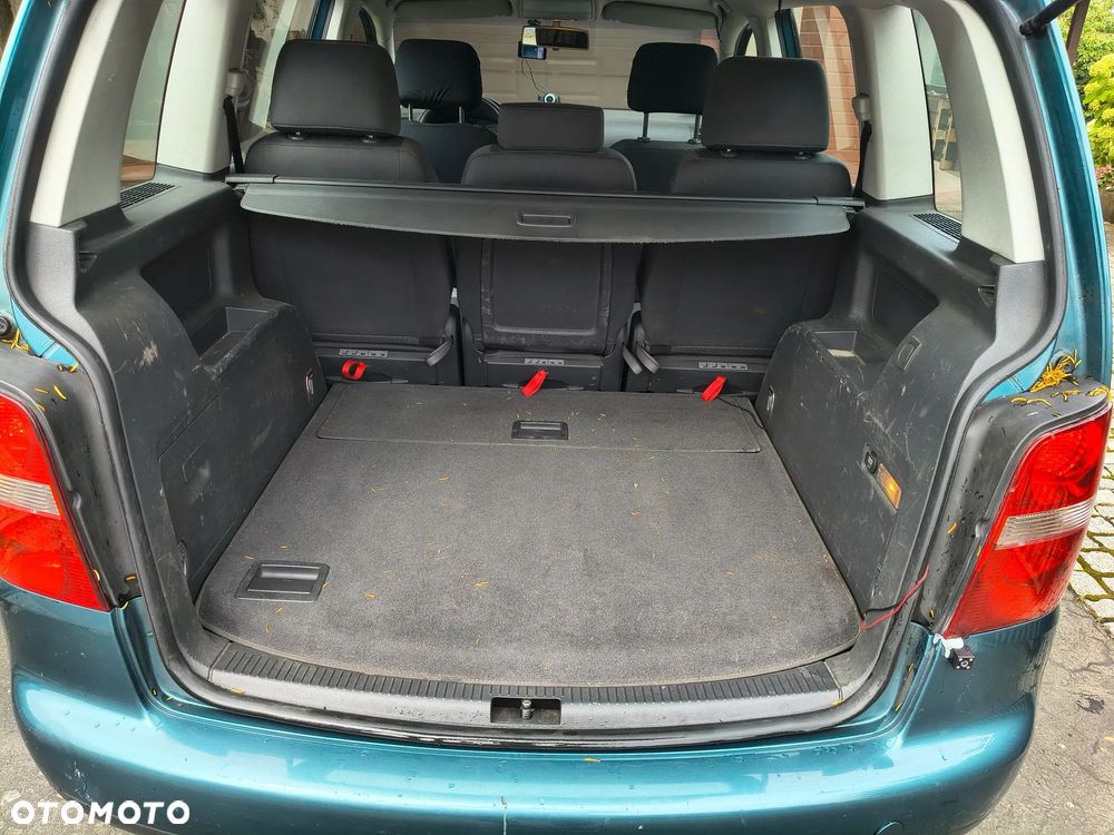 Volkswagen Touran 1.6 FSI Basis - 10