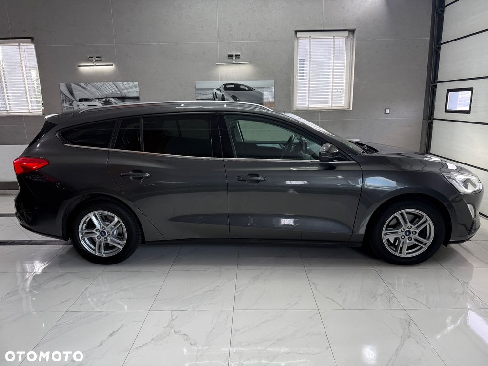 Ford Focus 1.0 EcoBoost Hybrid TITANIUM - 10