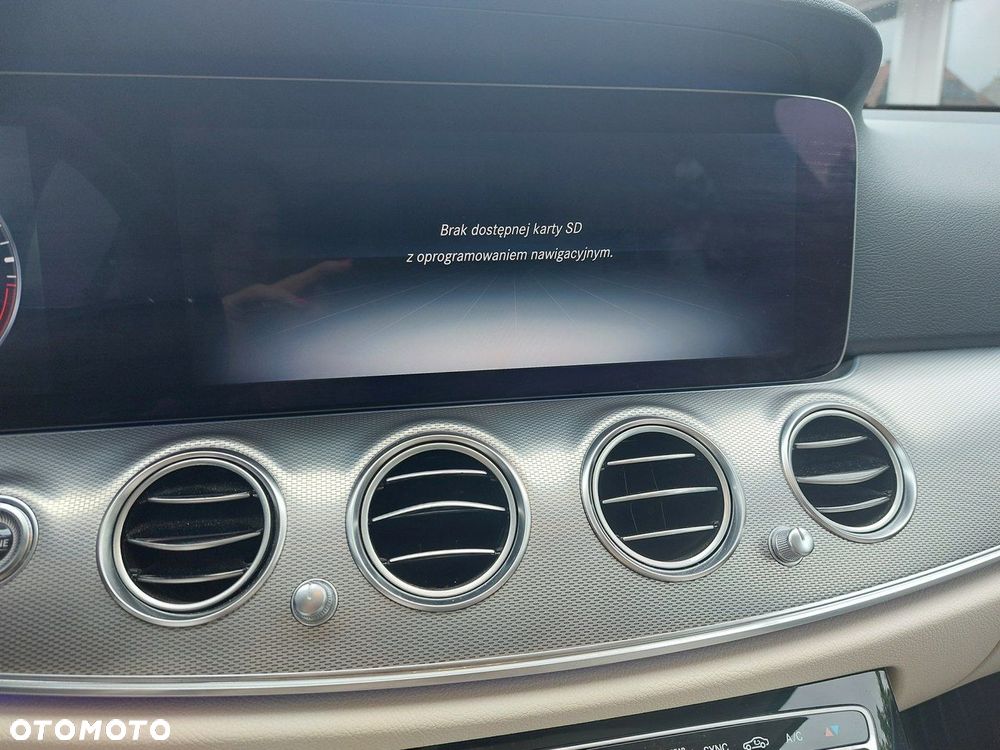 Mercedes-Benz Klasa E - 23