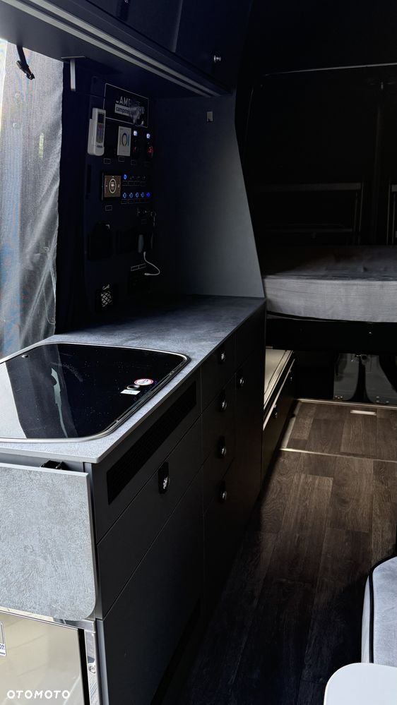 Mercedes-Benz Sprinter - 13