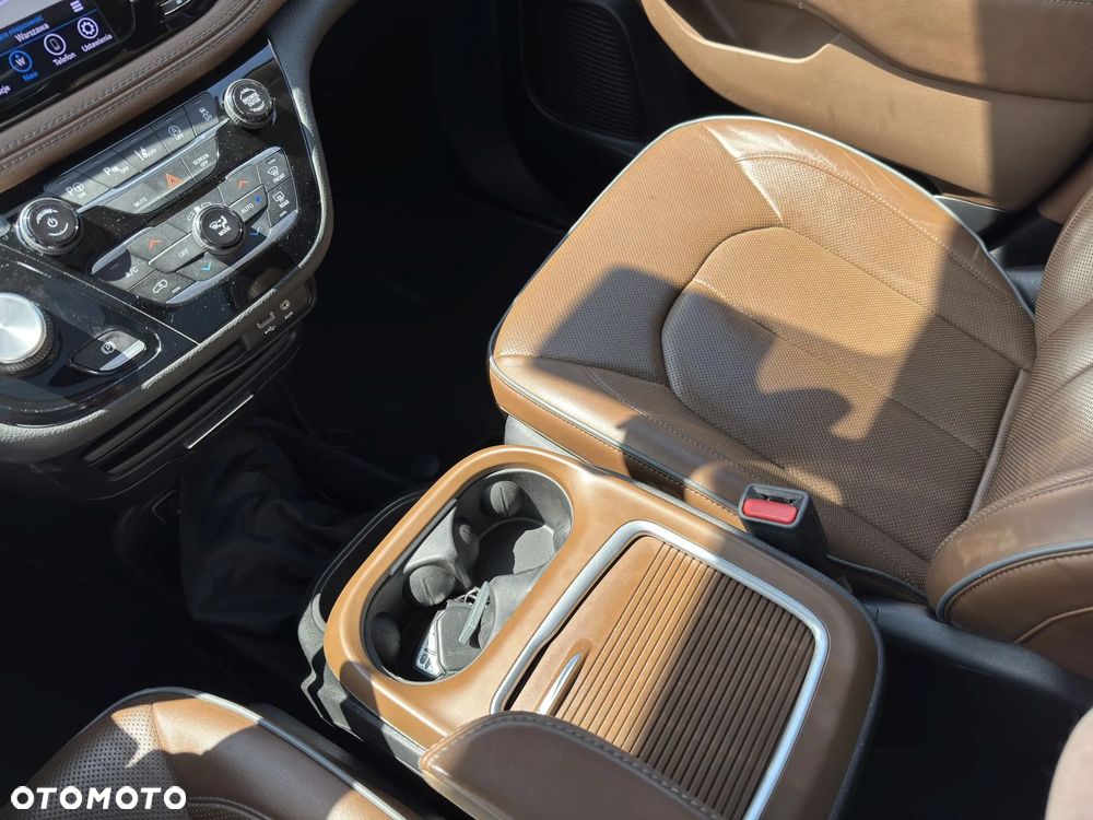 Chrysler Pacifica - 31