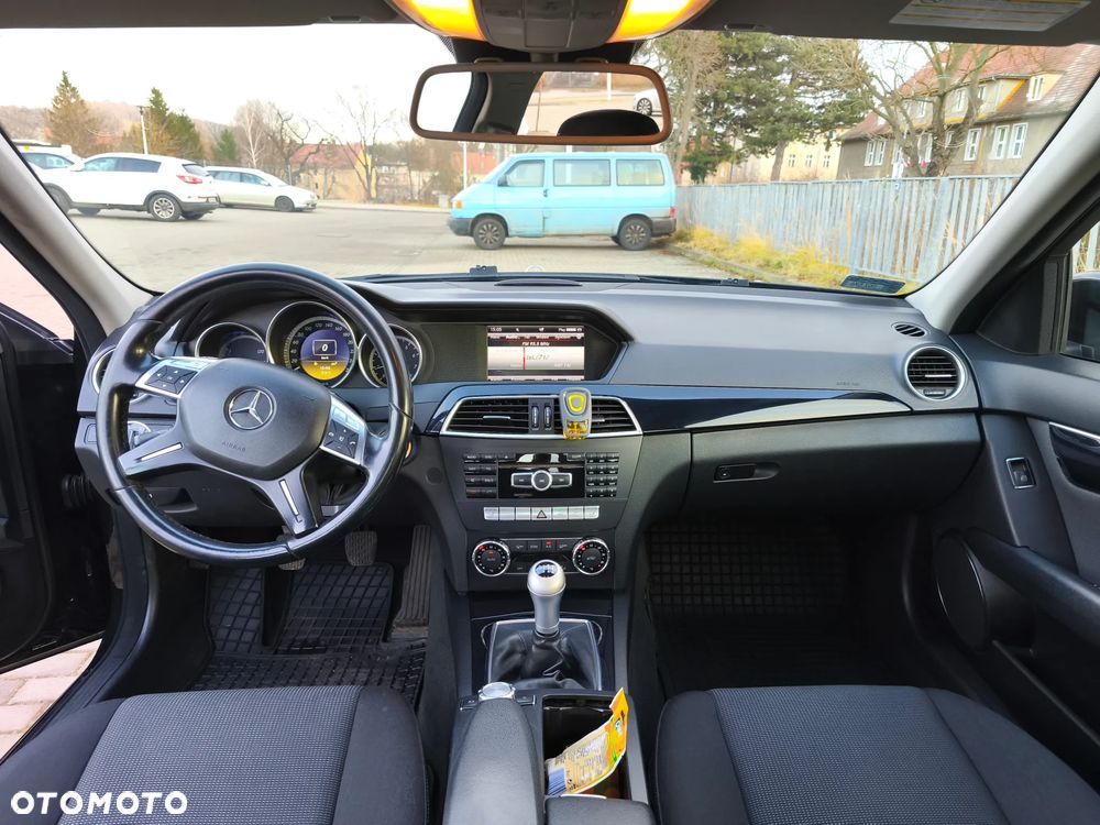Mercedes-Benz Klasa C 180 CGI BlueEff Avantgarde - 35