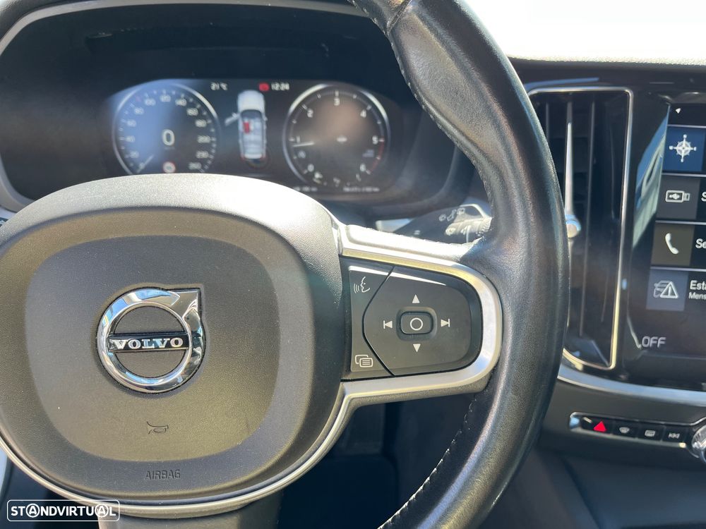 Volvo V60 2.0 D3 Momentum Plus - 33