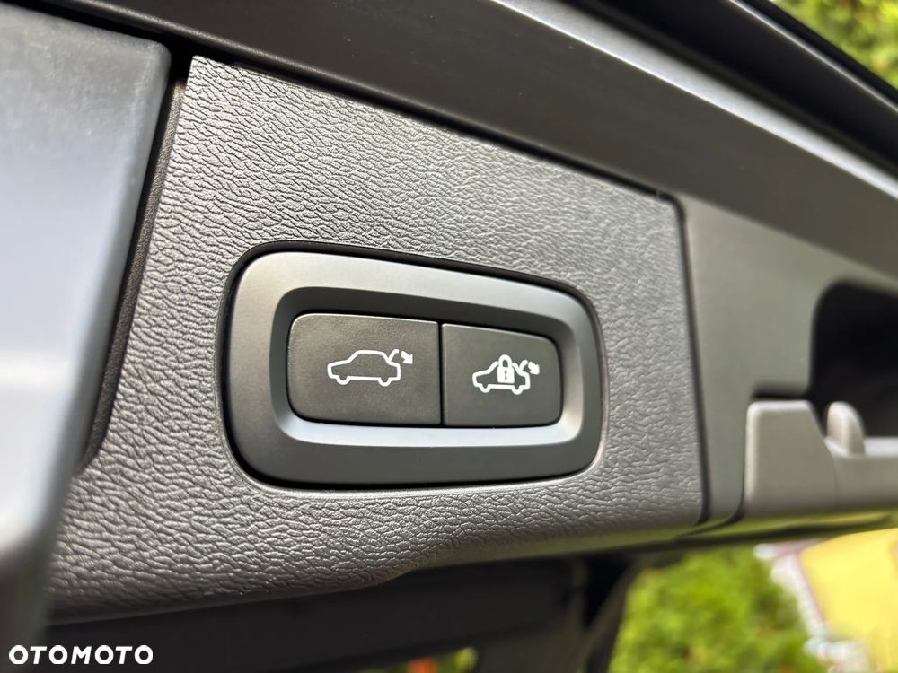 Volvo XC 60 B4 D AWD Plus Dark - 17