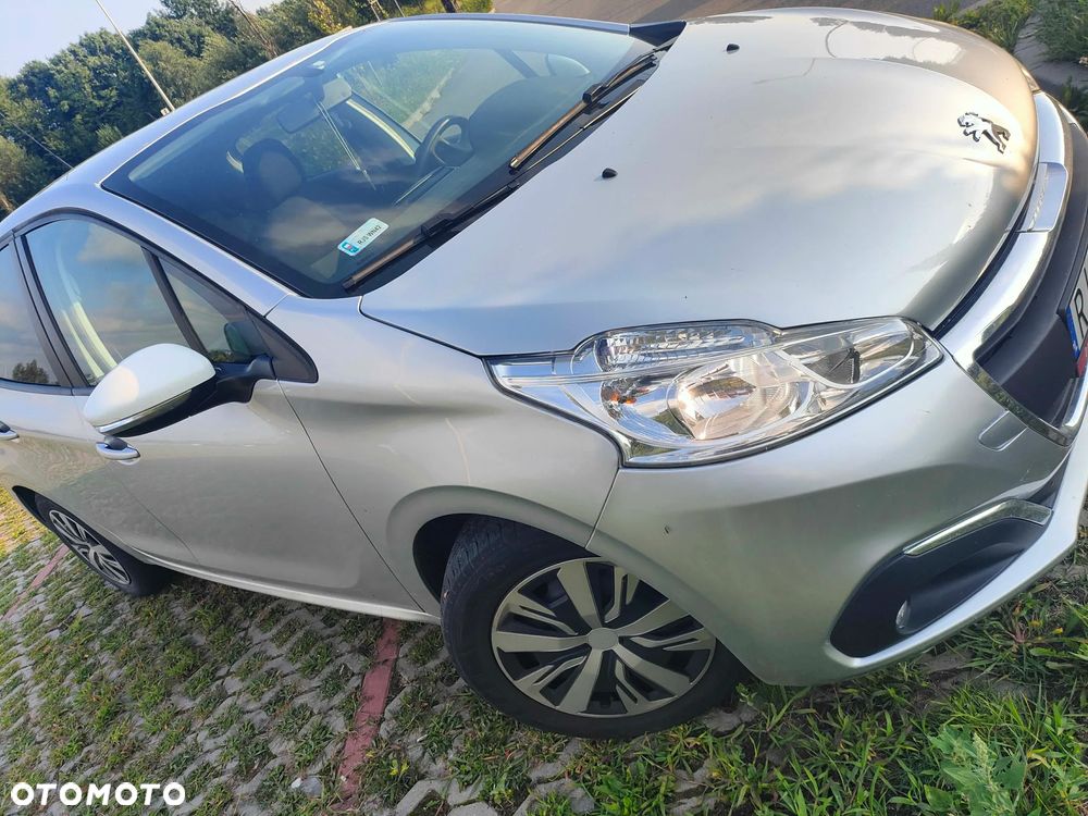 Peugeot 208 - 1