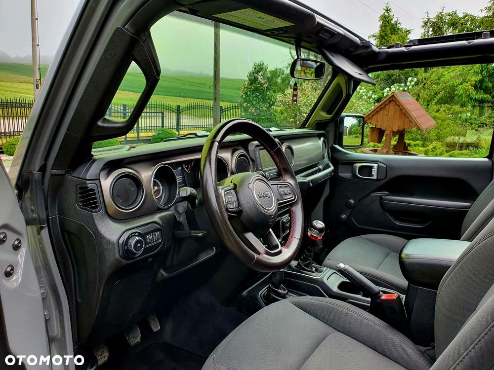 Jeep Wrangler - 8