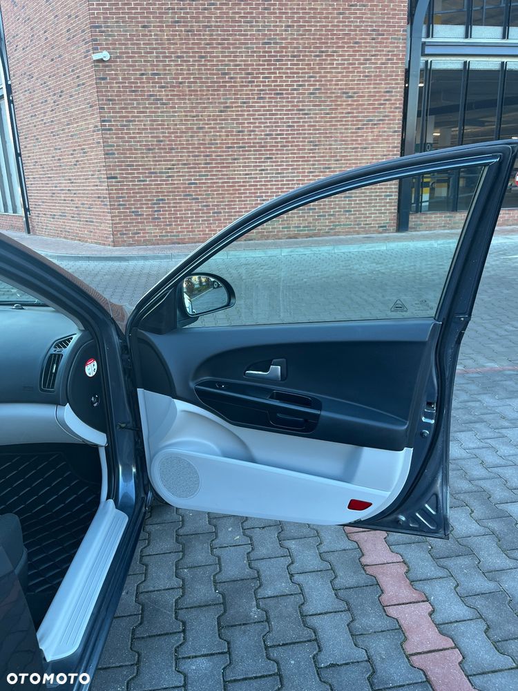 Kia Ceed 1.6 Comfort - 24