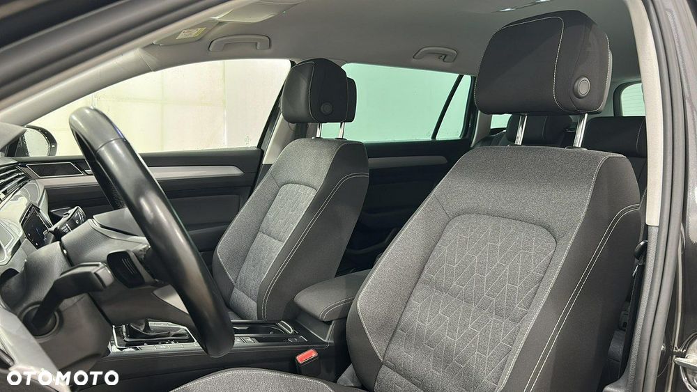 Volkswagen Passat - 10