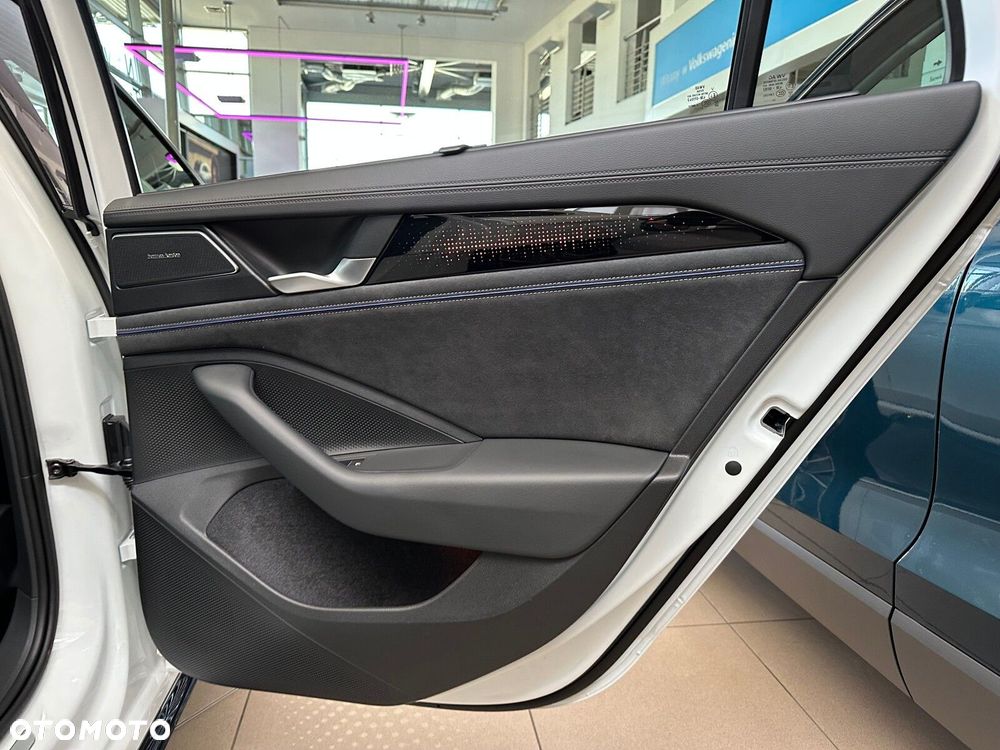 Volkswagen Passat - 16