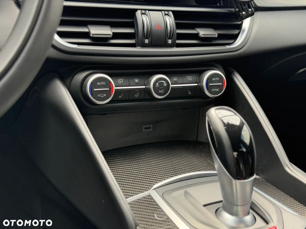 Alfa Romeo Giulia 2.2 AT8-Q4 Veloce - 18