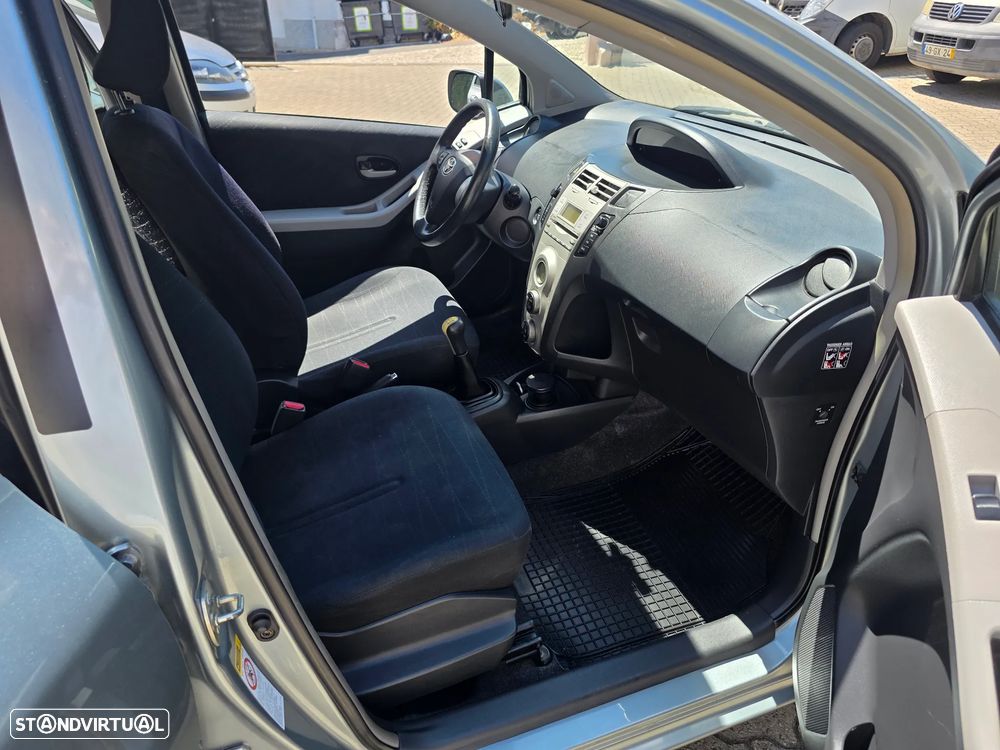 Toyota Yaris 1.0 VVT-i AC - 12