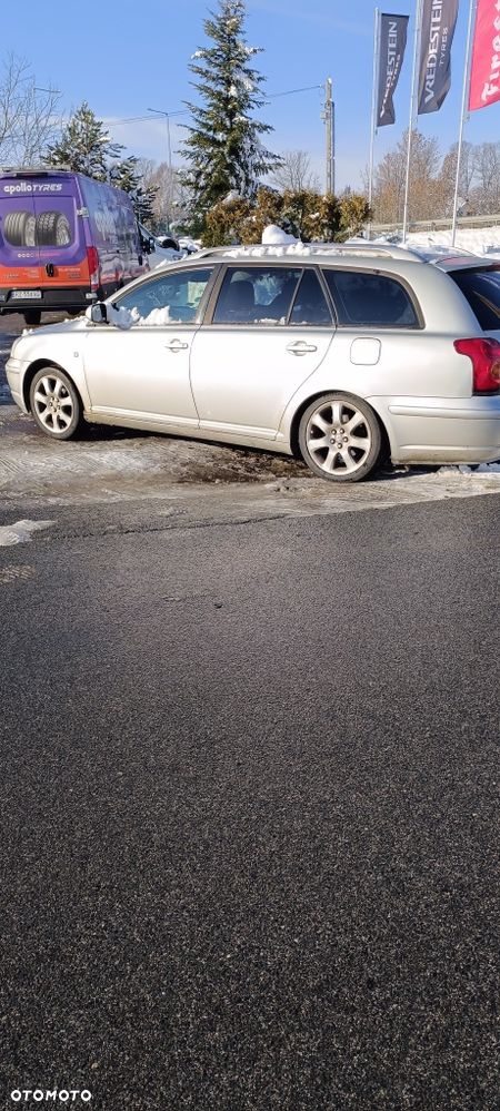 Toyota Avensis - 8