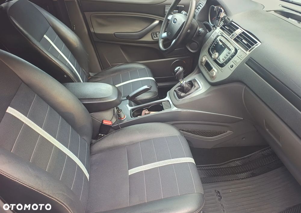 Ford Kuga - 16