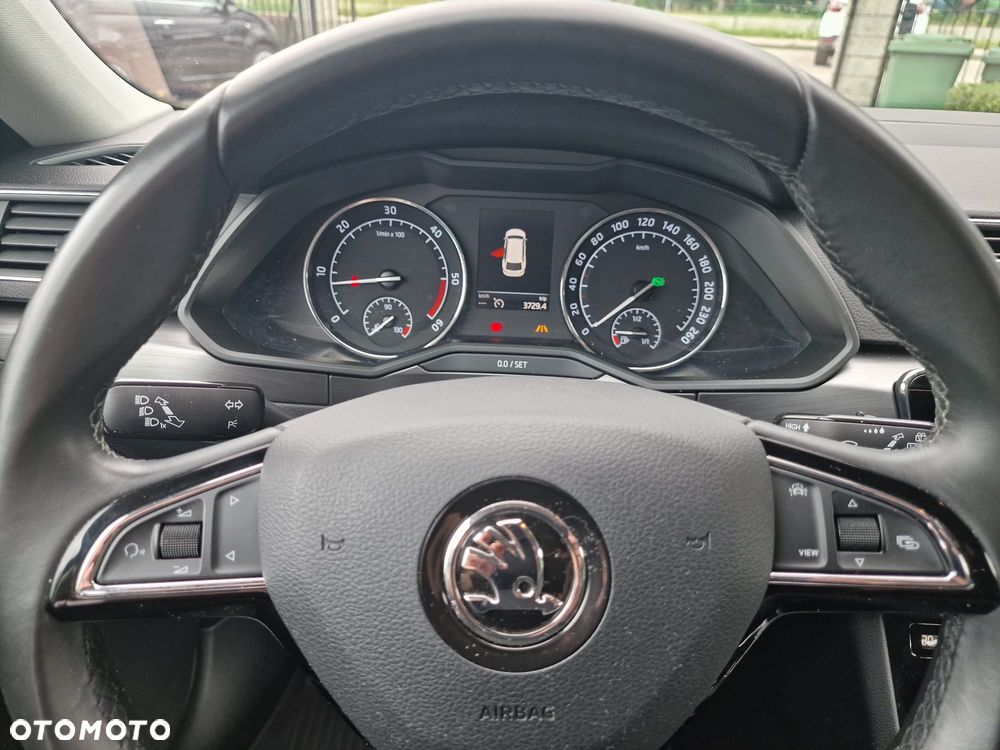 Skoda Superb 2.0 TDI Active DSG - 26