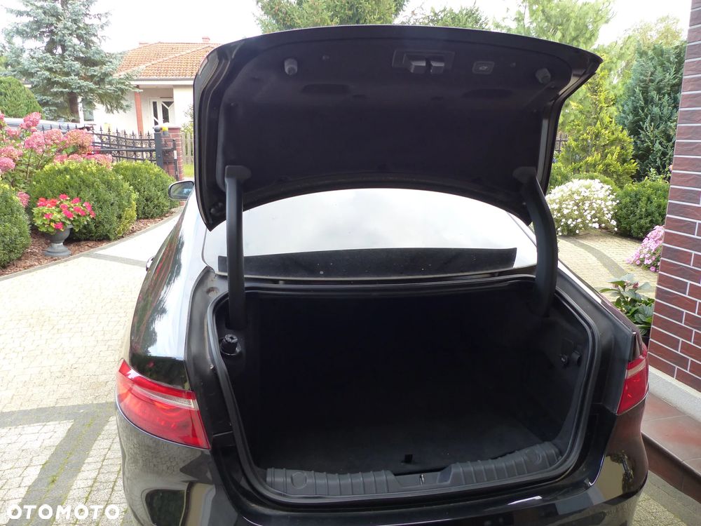 Jaguar XF 2.0 i4D R-Sport - 8
