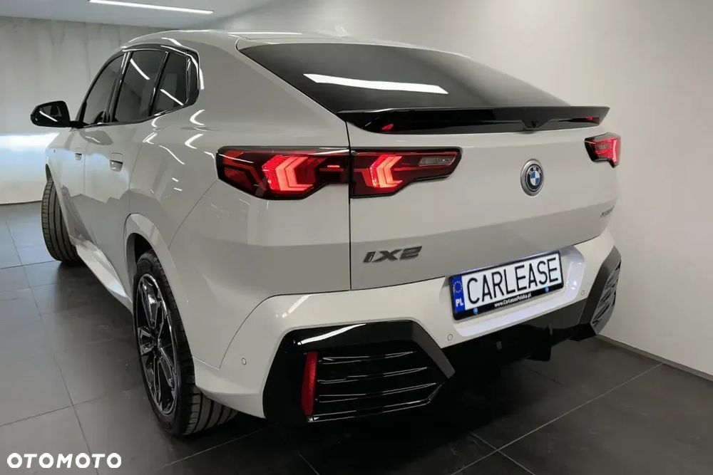 BMW iX2 eDrive20 66.5kWh M Sport - 8