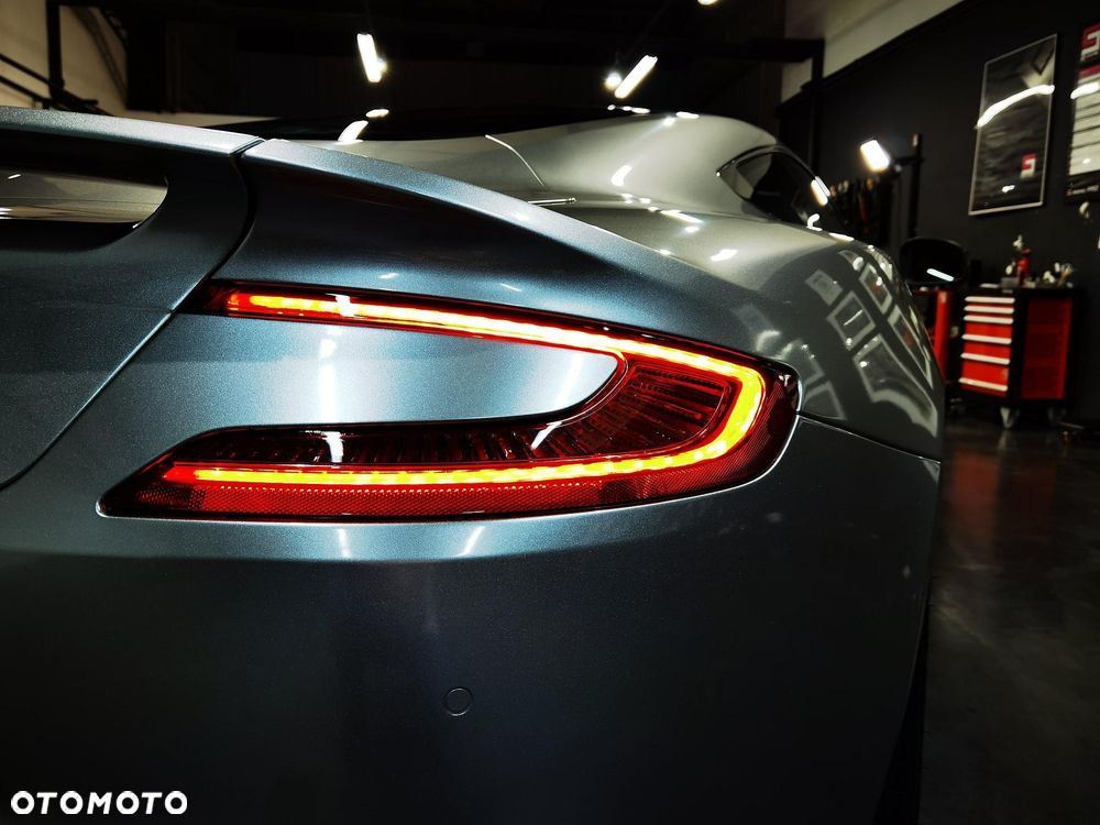 Aston Martin Vanquish - 7
