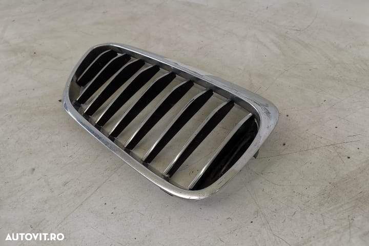 Grila Centrala Radiator Nara Dreapta Originala In Stare Buna 2021 2022 - 3