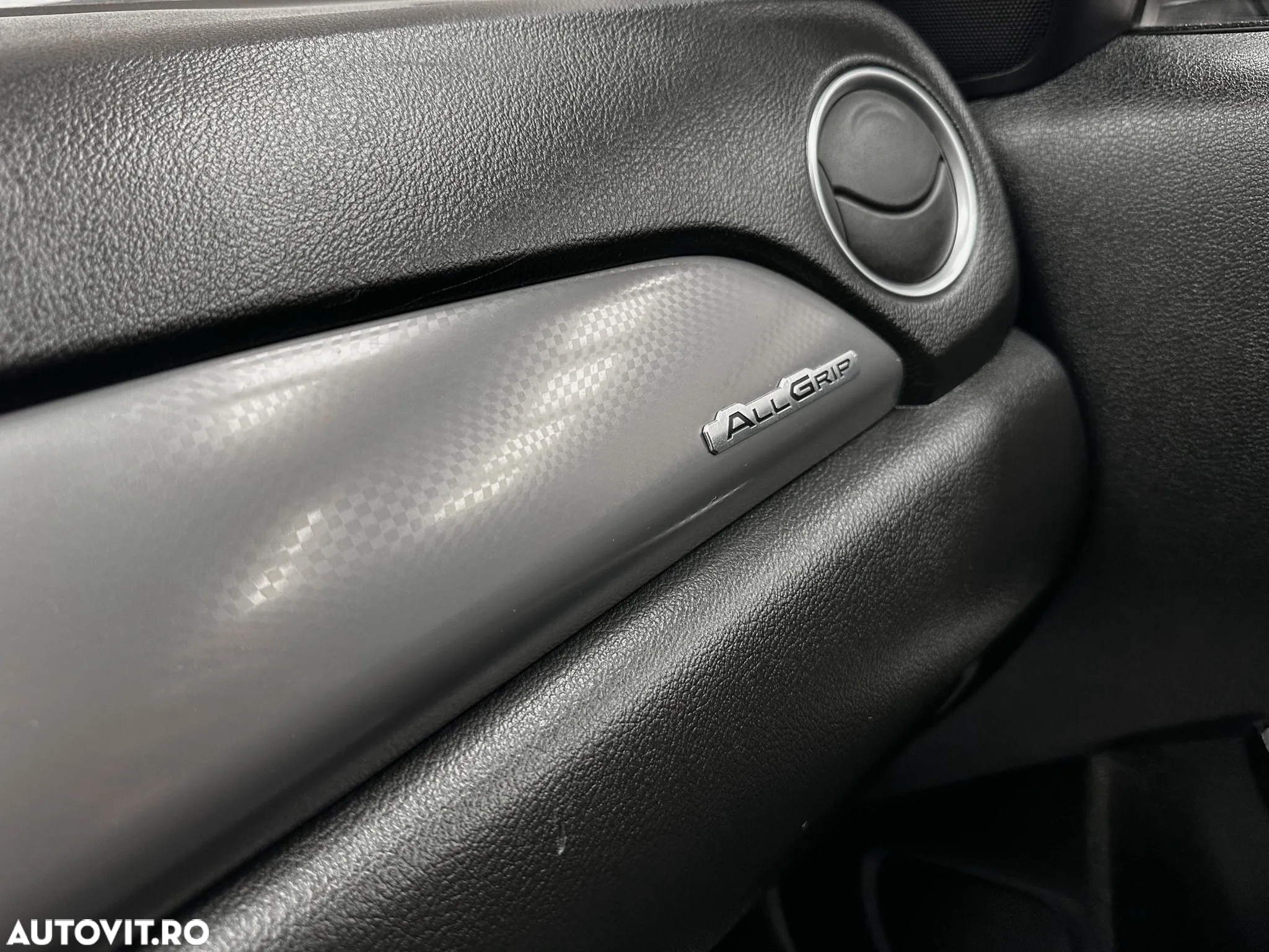 Suzuki Vitara 1.6 DDiS (4x4) Allgrip Comfort - 29