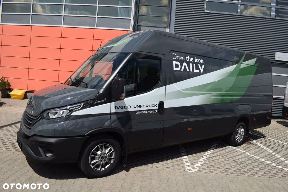 Iveco W CENIE PRZEGLĄDY EKSPOATACYJNE 4 LATA lub 300 000 km !!! - 35S18HA8V - 6