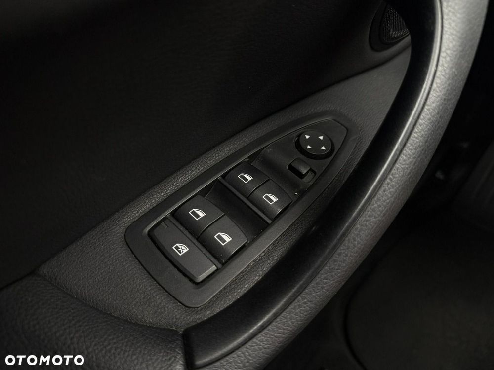 BMW X1 sDrive18i GPF xLine - 32