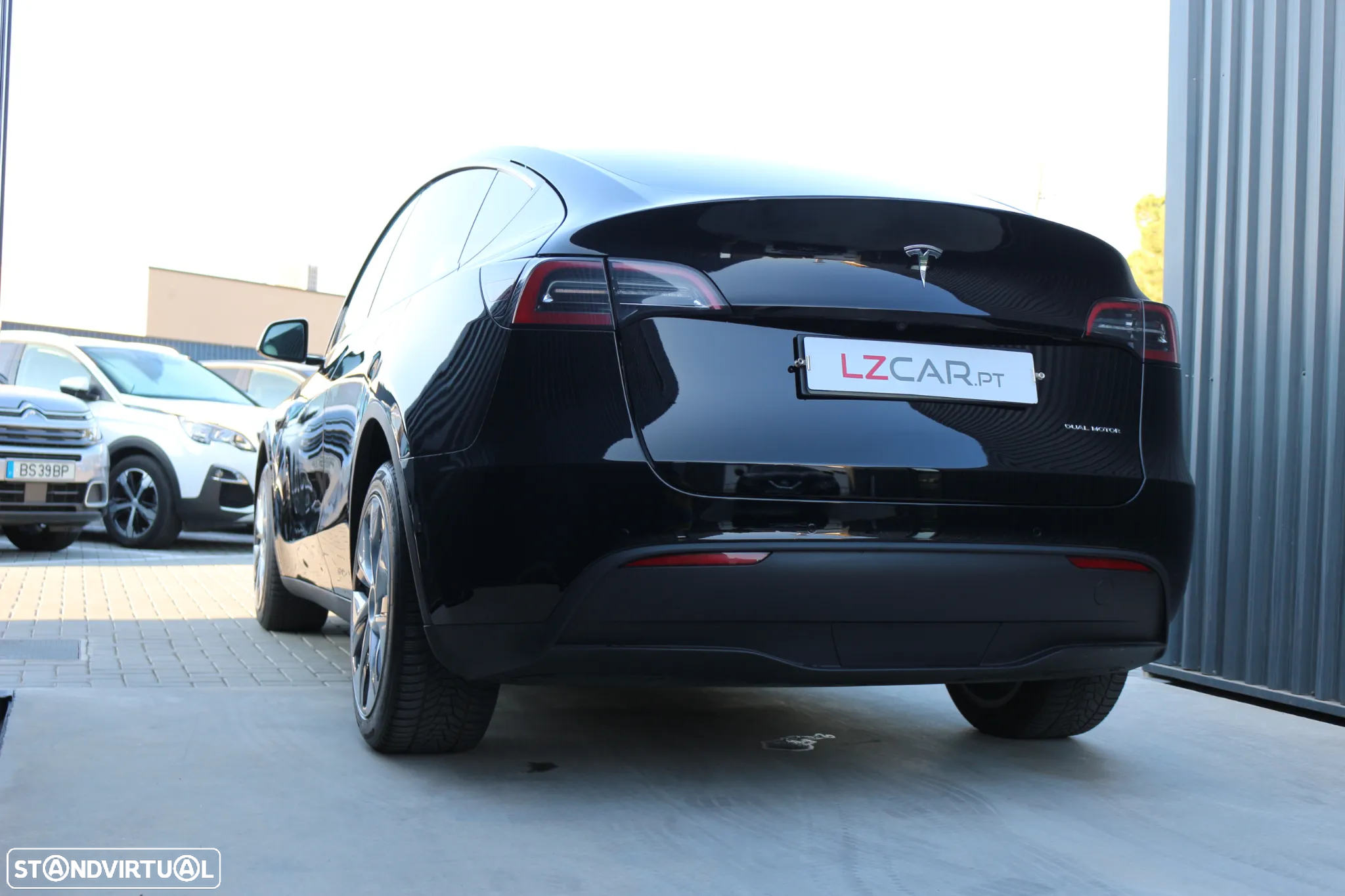 Tesla Model Y Long Range Dual Motor AWD - 8
