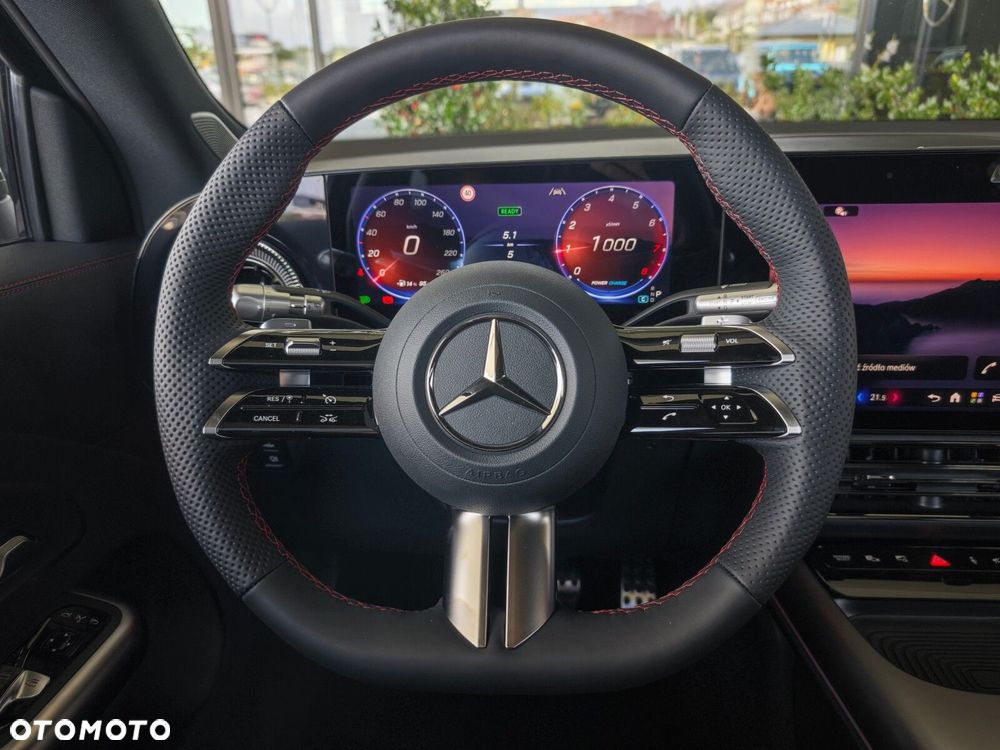 Mercedes-Benz GLB - 13