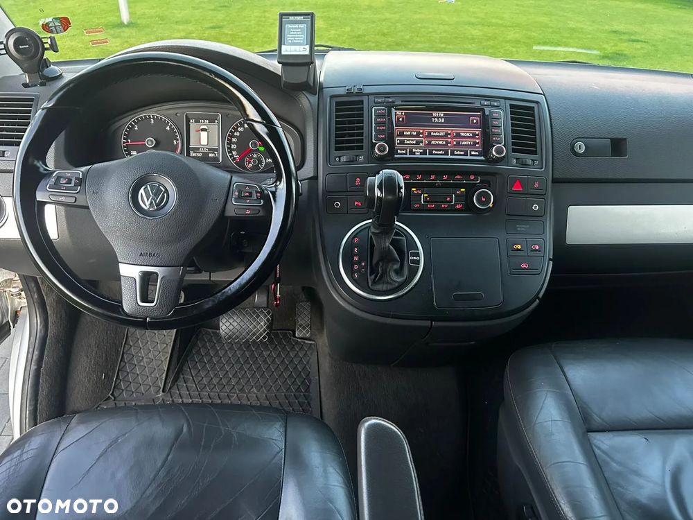 Volkswagen Multivan - 10