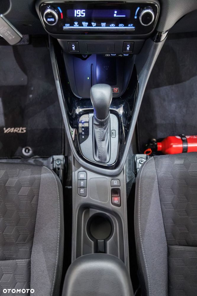 Toyota Yaris Hybrid 1.5 Style - 34