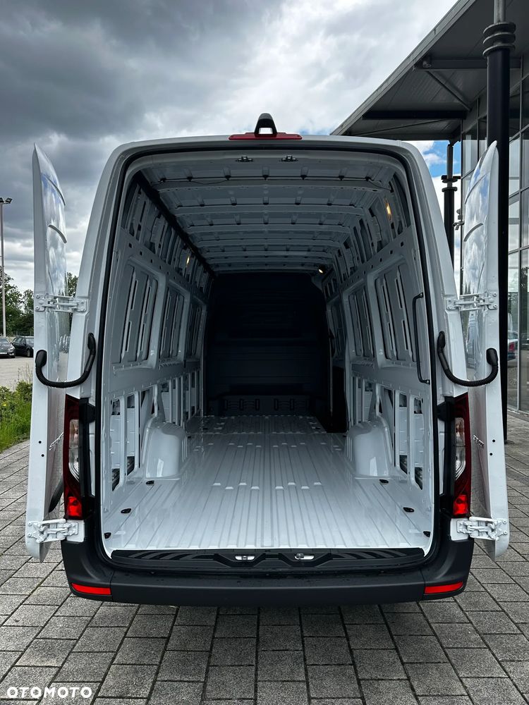 Mercedes-Benz Sprinter - 24