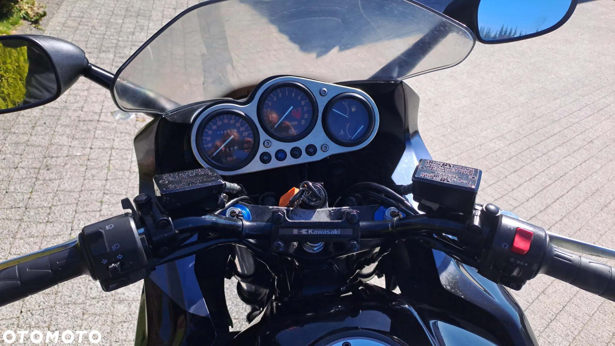 Kawasaki ZRX - 12
