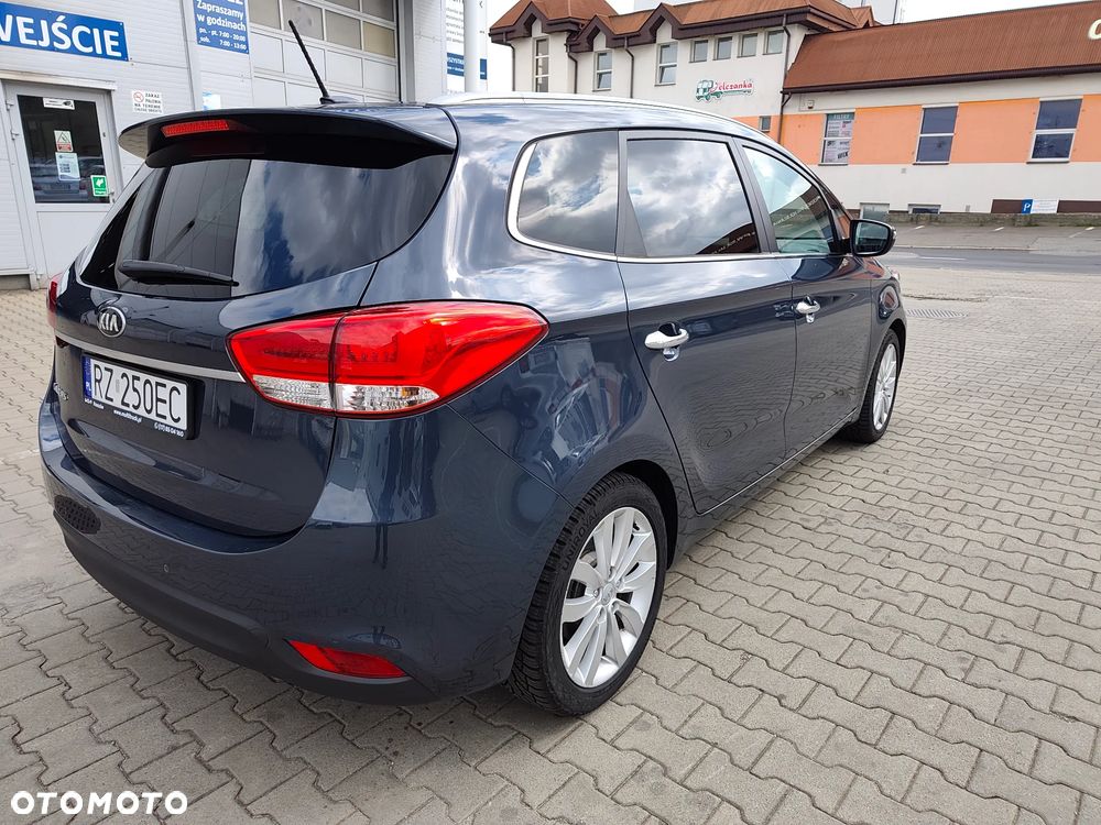 Kia Carens - 4
