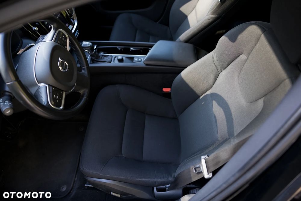 Volvo V60 D4 Momentum Pro - 13
