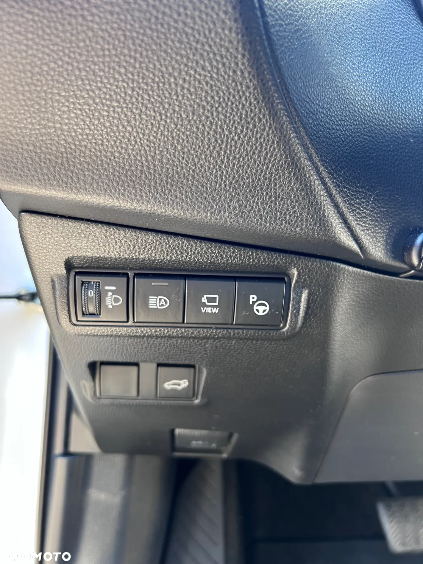 Toyota Corolla Cross 2.0 Hybrid Premiere Edition AWD - 16