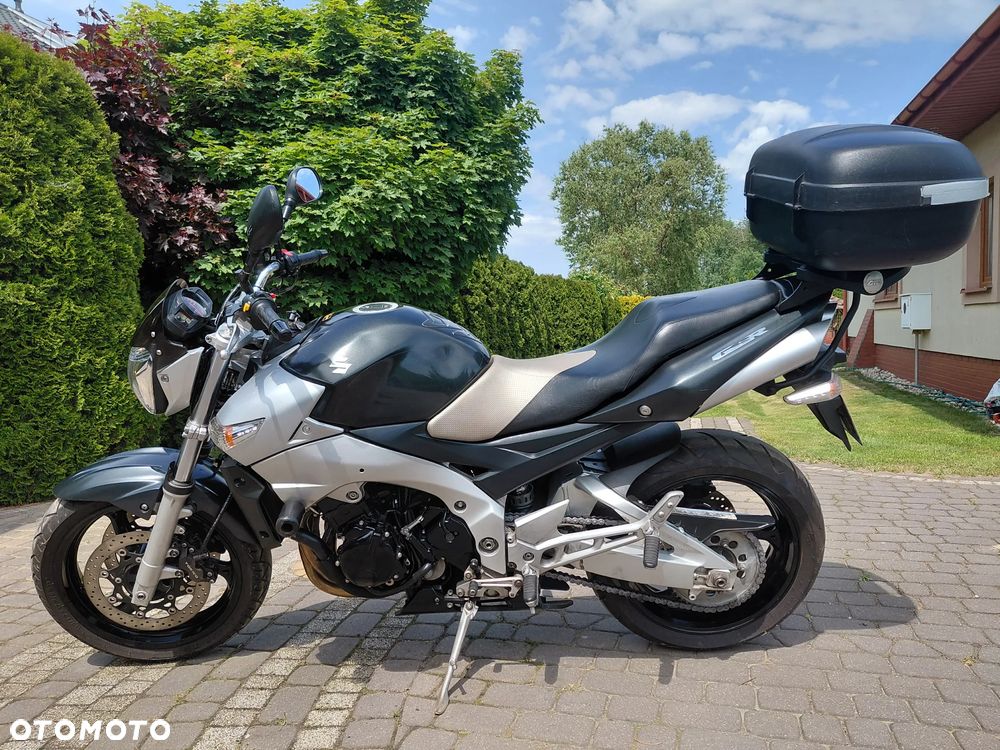 Suzuki GSR - 6